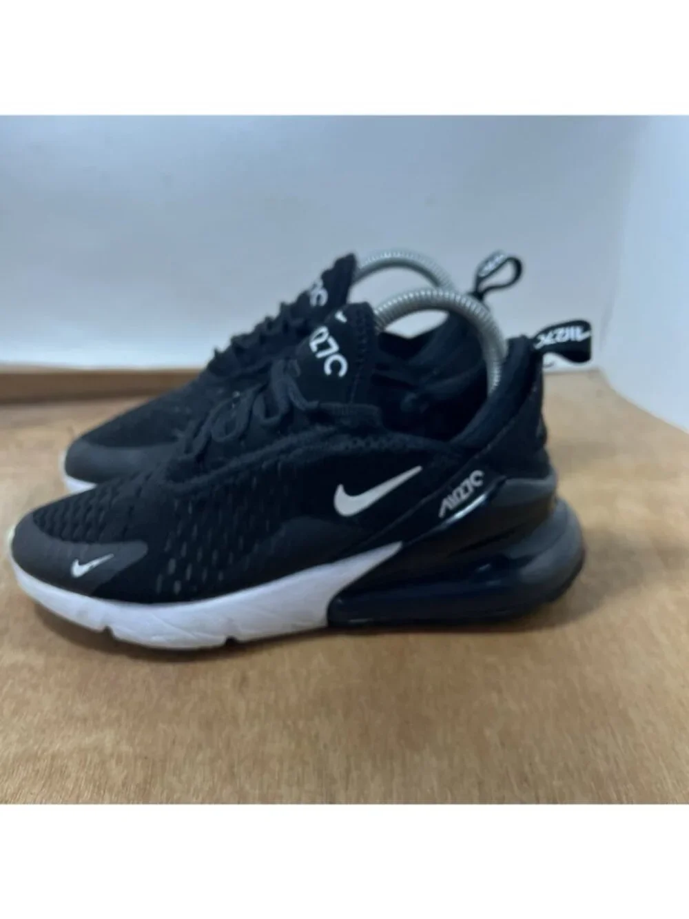 Nike Air Max 270 Black White Women Size 7 Running Shoe AH6789-001